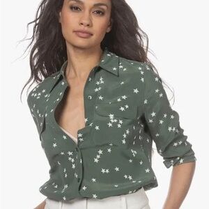 $295 EQUIPMENT size L 100% silk Blouse Top Green Star Print Excellent
